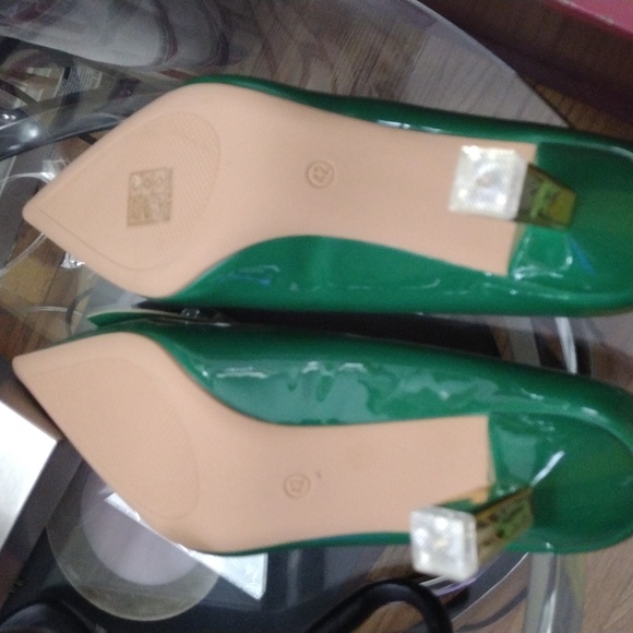 Shoes - Picture 4 of 4